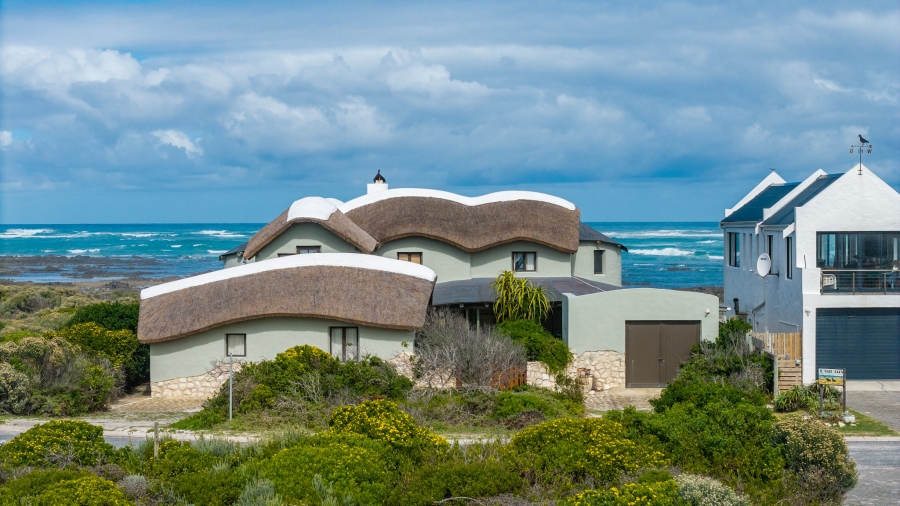 6 Bedroom Property for Sale in Suiderstrand Western Cape